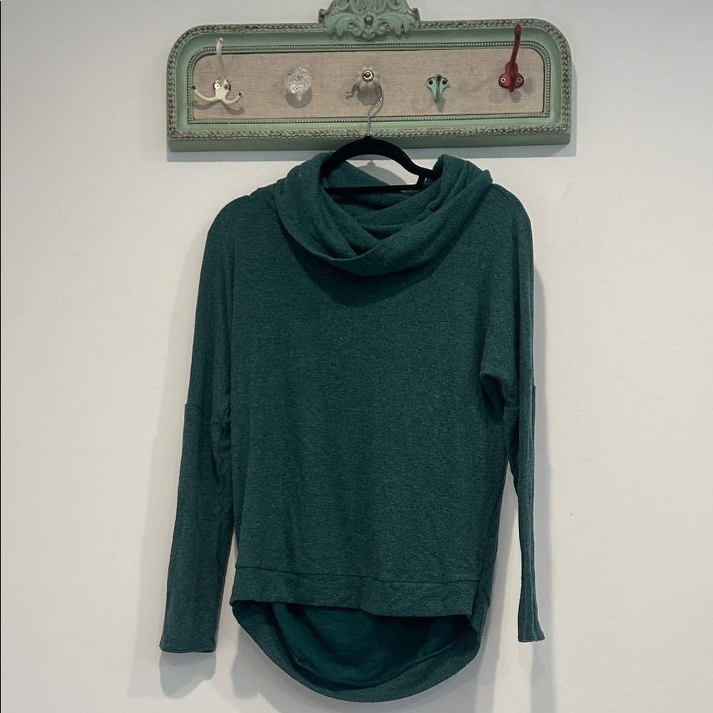 Chaser Women's Medium Green cowl neck open back Sweater pull on top